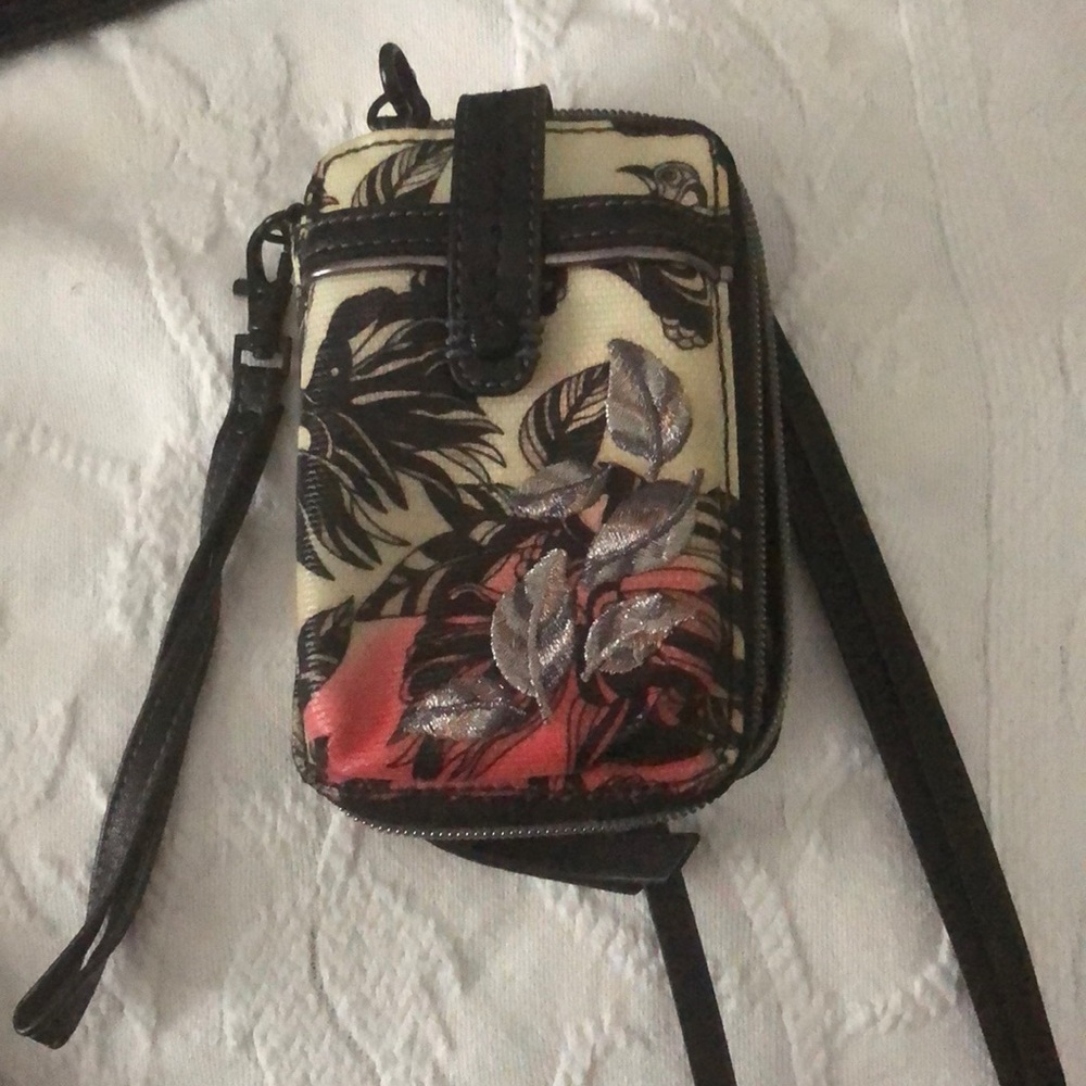Crossbody wristlet